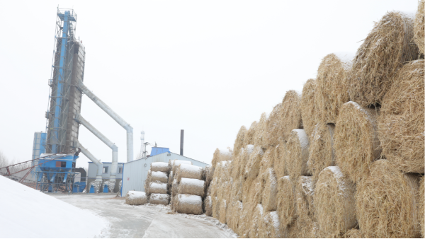 煤炭?jī)r(jià)格高，烘糧利潤(rùn)低，吉林大安市500噸糧食烘干塔改用秸稈大包直燃鍋爐，每天省3萬