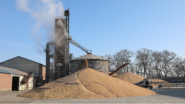 扭虧為盈，糧食烘干用上秸稈打捆直燃鍋爐就是省